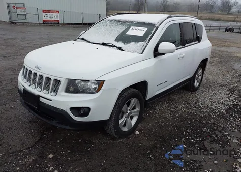 2017 Jeep Compass Latitude 4X4 z USA, uszkodzony, nr VIN 1C4NJDEB2HD191736
